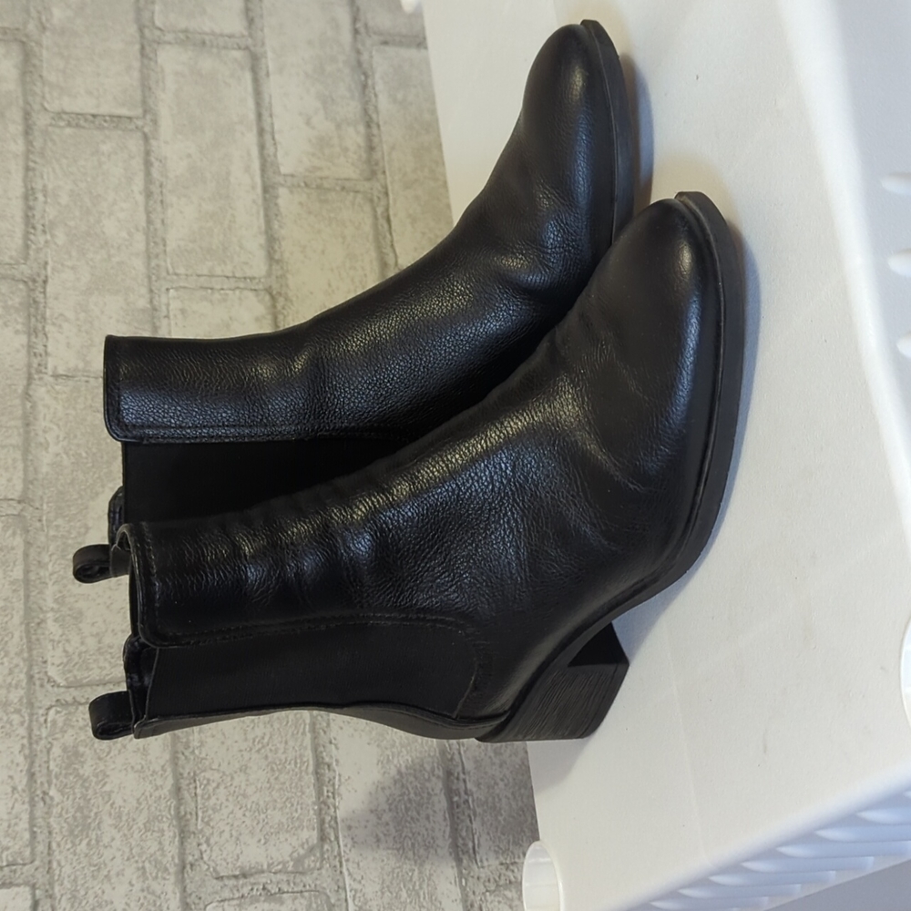 Reaction Kenneth Cole Black Leather Salt Chelsea Boot Size 6.5